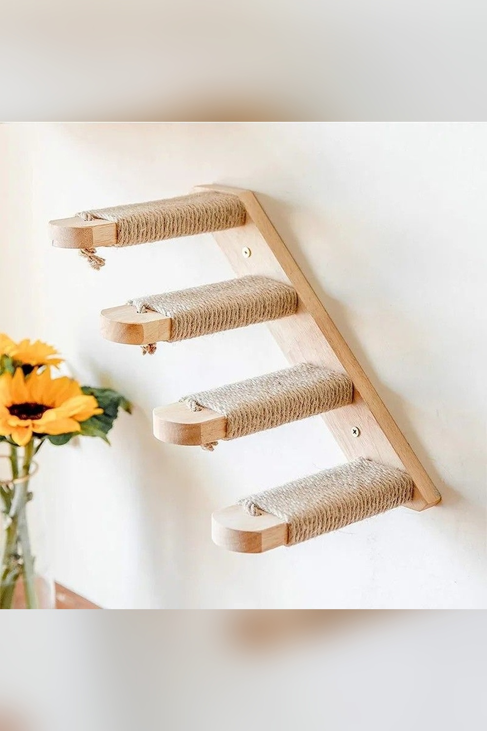 Escalera de pared para gatos en madera y sisal