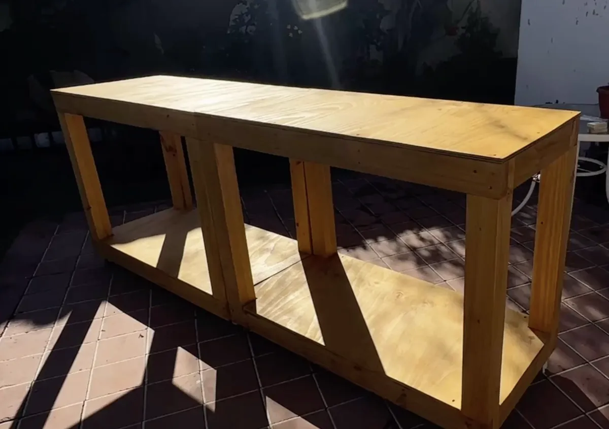 Mesa de Centro Rectangular con Repisa Abarrotada